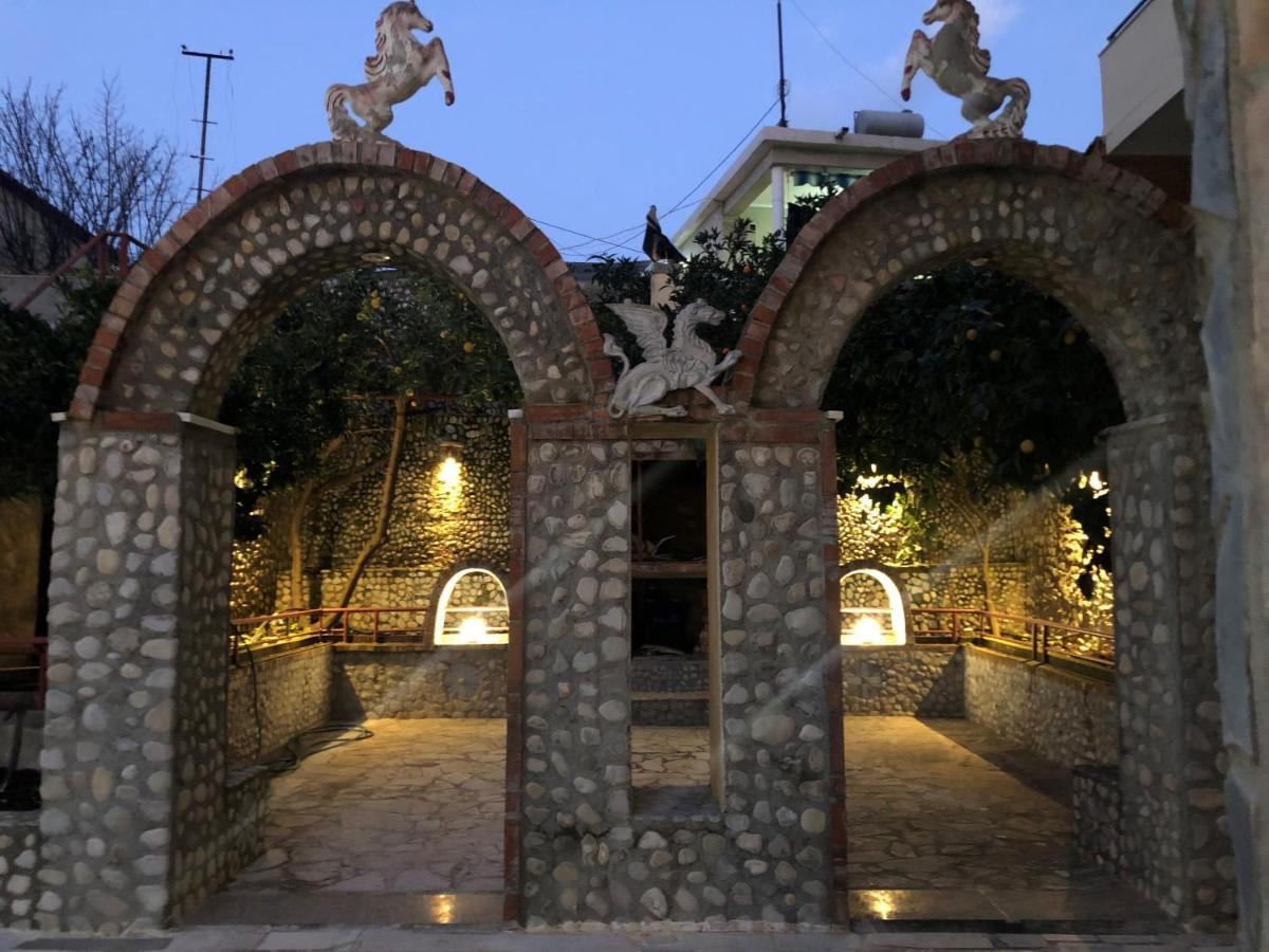 The Sunset Villa Leven Vlore Bagian luar foto