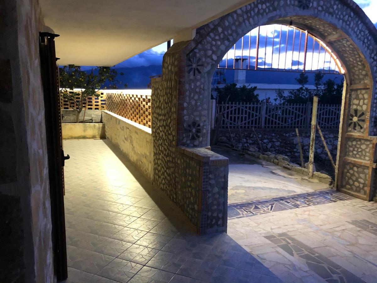 The Sunset Villa Leven Vlore Bagian luar foto