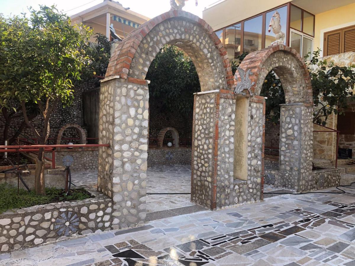 The Sunset Villa Leven Vlore Bagian luar foto